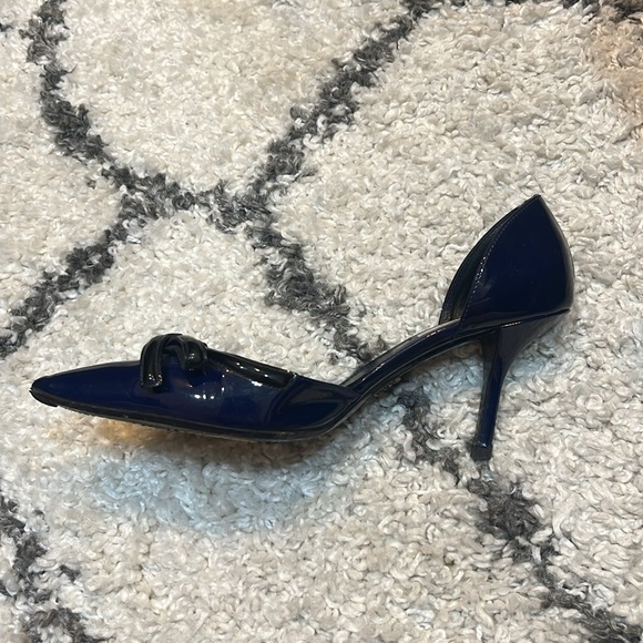 Prada navy heels with black bow, size 39. Some wear throughout - Picture 2 of 4